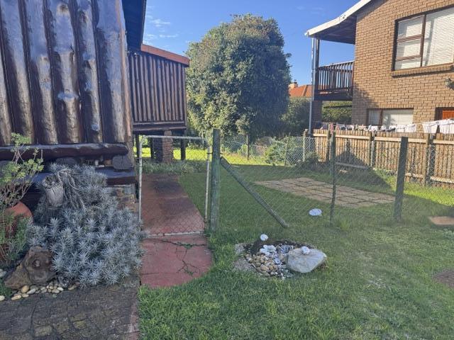 3 Bedroom Property for Sale in Boggomsbaai Western Cape